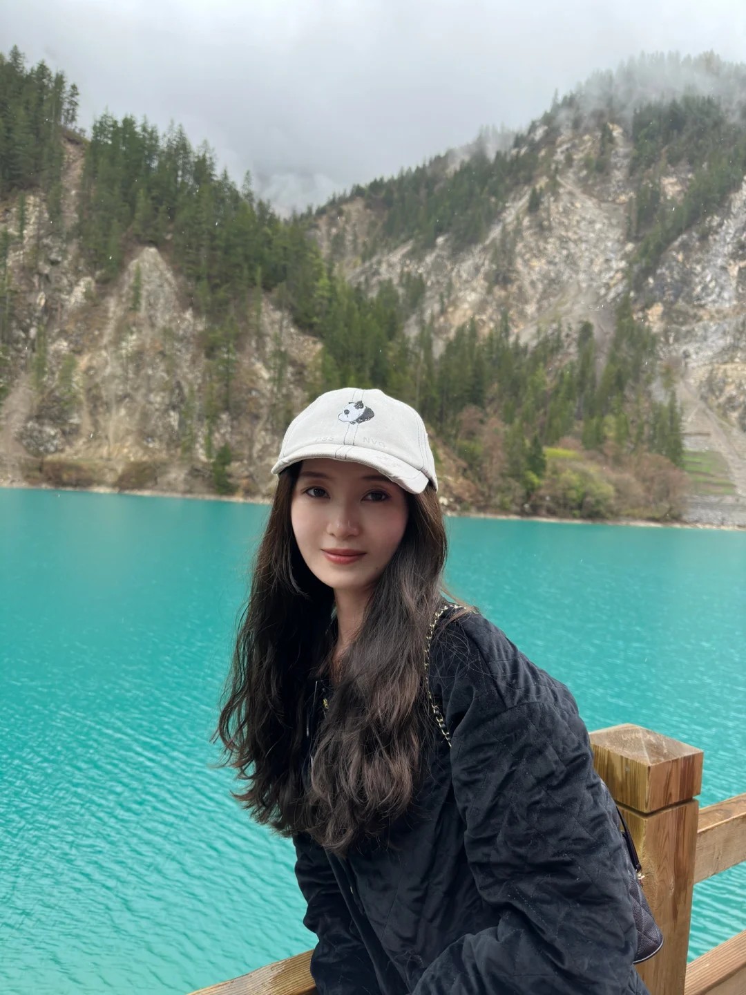 Turquoise lake reference image.