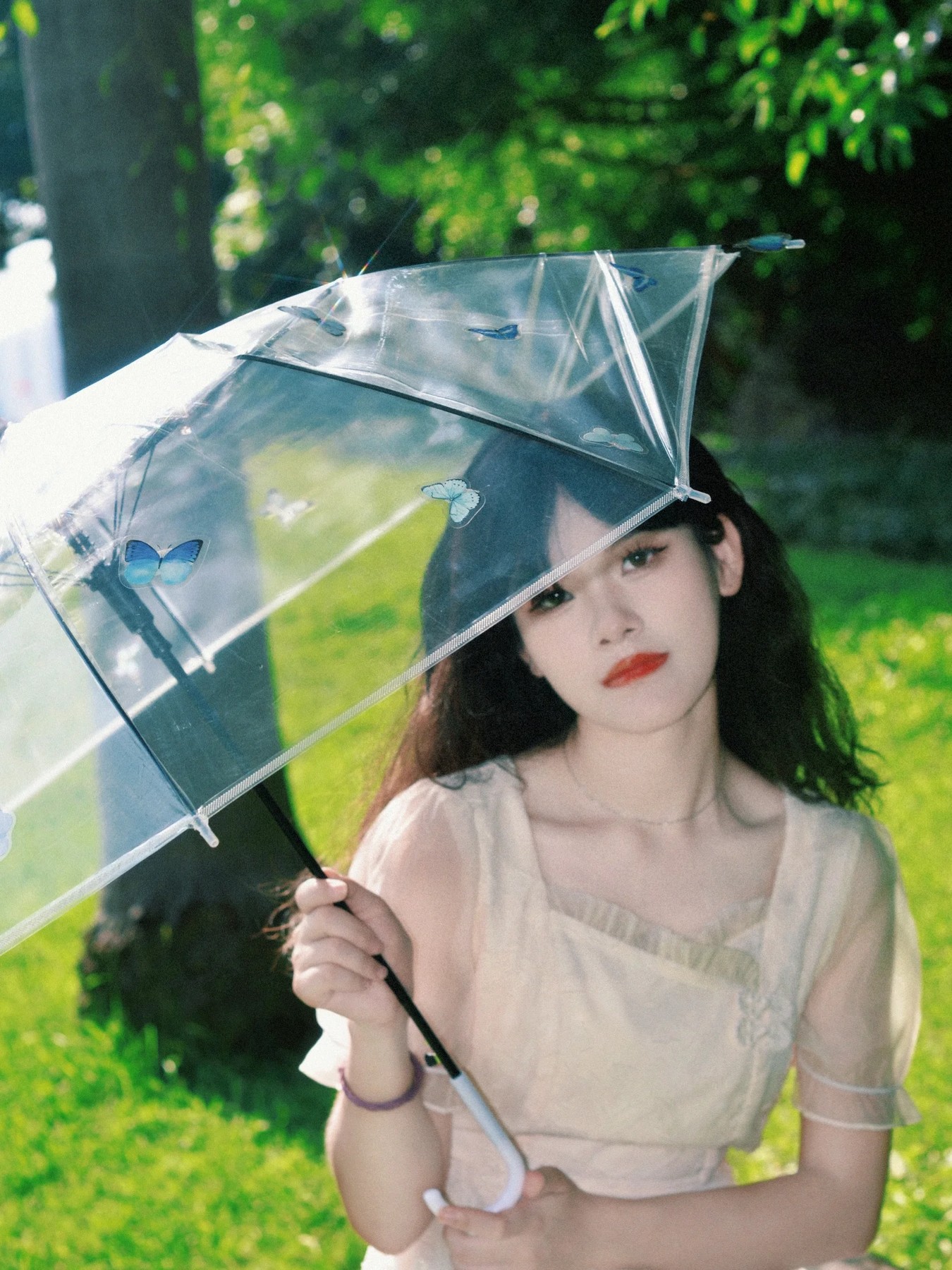 Green umbrella reference image.